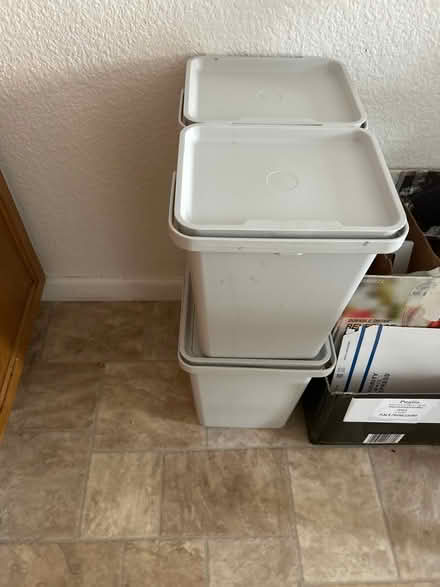 Photo of free Trash cans (Cupertino) #1