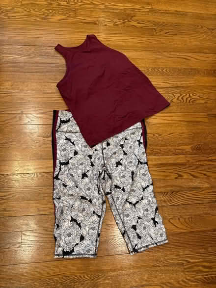 Photo of free XL Gap Fit Workout athletic outfit (S Bellmore) #1