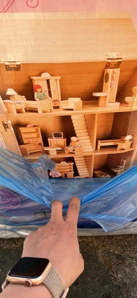 Photo of free Dollhouse (NW7) #4
