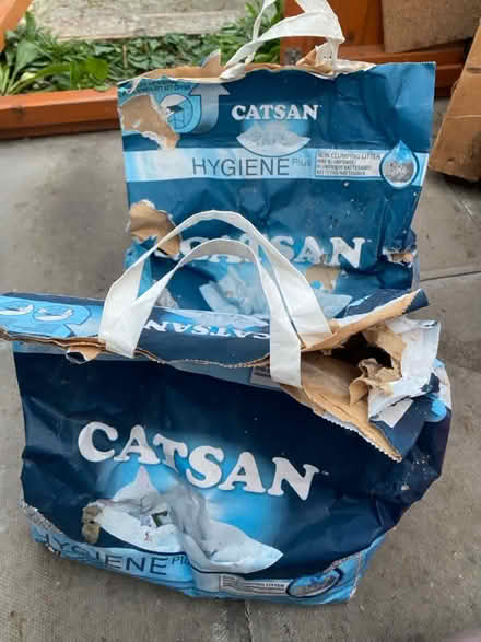 Photo of free 5kg of Catsan from 2 Bags (CT11) #1