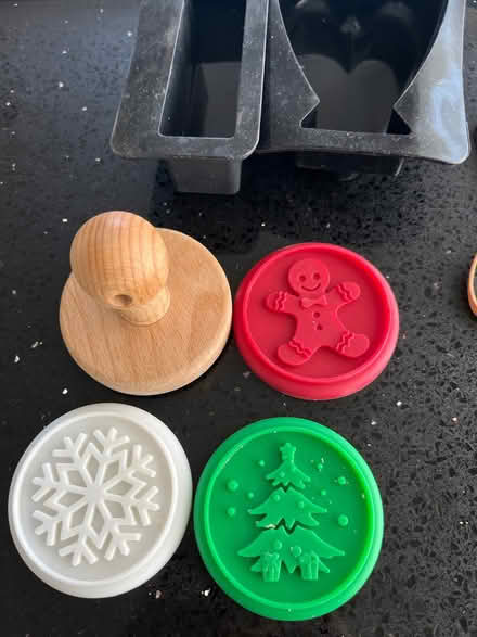 Photo of free Cookie presses and silicone cake moulds (Nazeing CM19) #4
