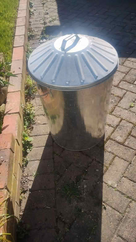 Photo of free Metal dustbin (Bexley DA5) #1