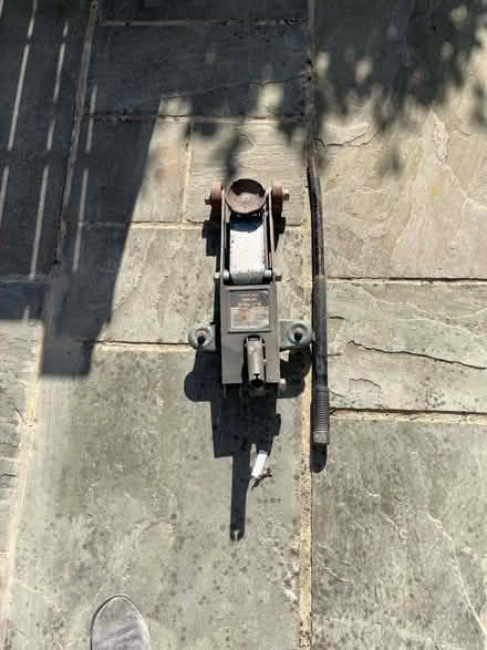 Photo of free Trolley jack (Hook KT9) #1