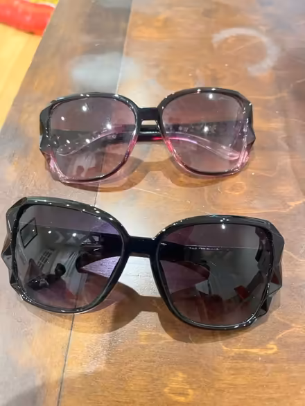 Photo of free New pair of ladies sunglasses (Heston) #3