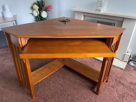 Photo of free Corner Desk (Cheshunt EN8) #1