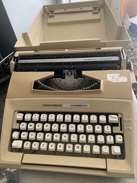 Photo of free Vintage typewriter Smith Corona (Dunfermline KY11 3El) #1