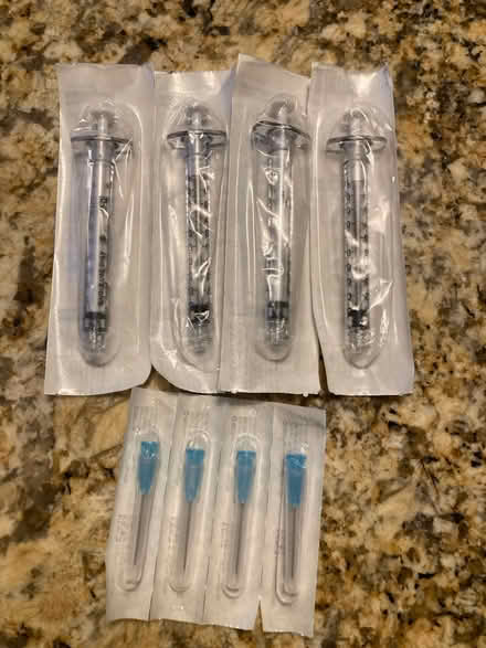 Photo of free 4 syringes with 25G needles (Far West side of Danbury) #1