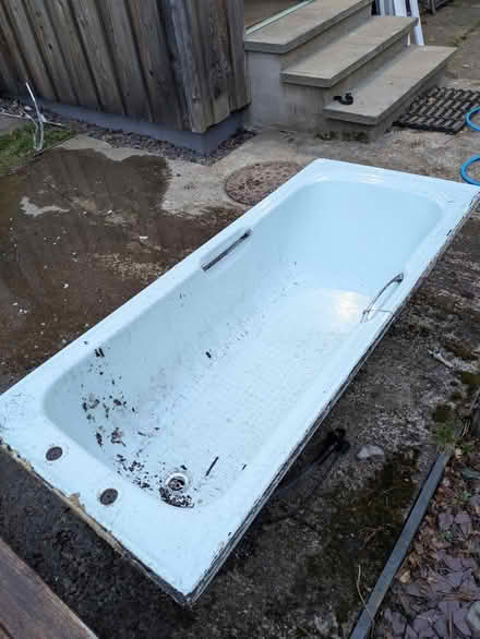 Photo of free Mint bath (acrylic) (Dunkeld, PH8) #2