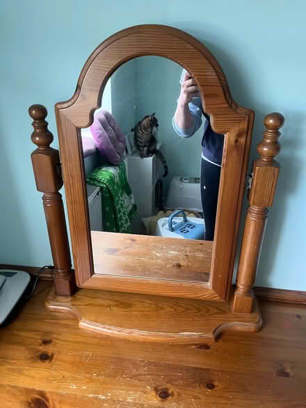 Photo of free Dressing table and mirror (Bubnell DE45) #3