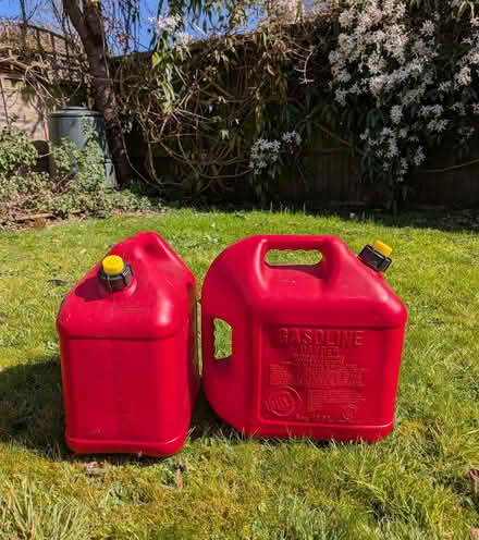 Photo of free Plastic fuel containers (Farnborough GU14) #1