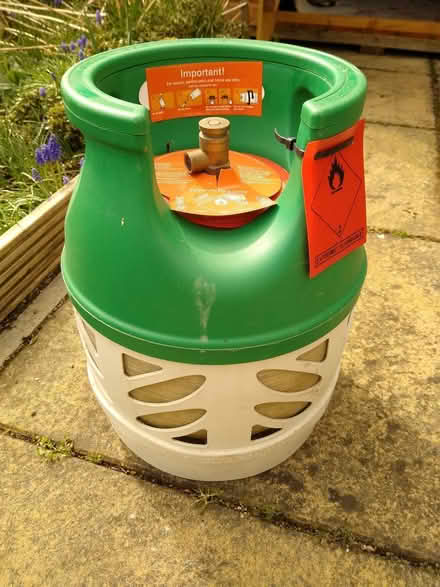 Photo of free Gas BBQ & gas bottle (Leslie KY6) #4