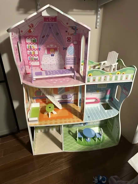 Photo of free Dollhouse (Somerset) #1