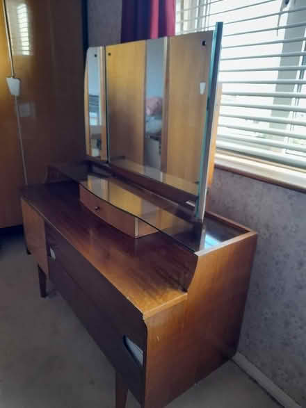 Photo of free A wardrobe and a dressing table (Longlevens GL2) #3