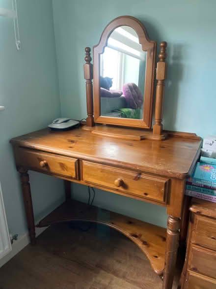 Photo of free Dressing table and mirror (Bubnell DE45) #4