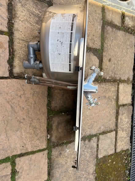 Photo of free Sink - must go today (LE2) #2