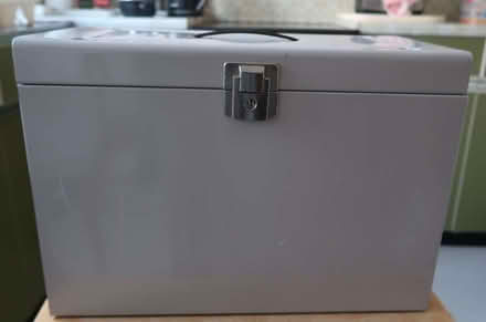 Photo of free metal suspension file box (Ludlow SY8) #1