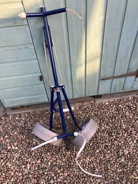 Photo of free golf bag trolley bit decrepit (Horsell GU21) #1
