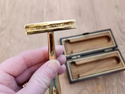 Photo of free Metal Razor Handle & Decorative Box (CT19) #1