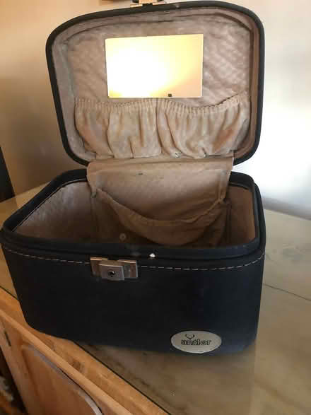 Photo of free Antler Make-up/Vanity Case (Amersham HP6) #2