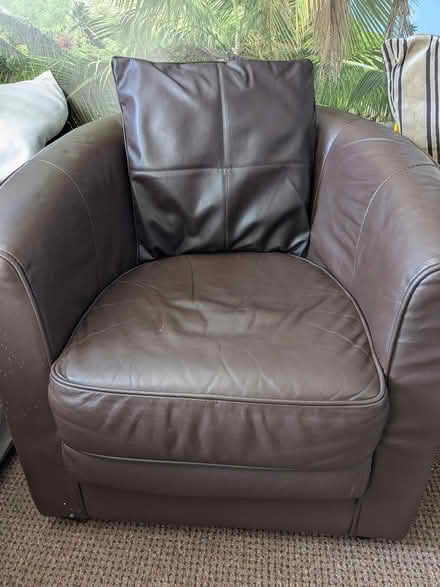 Photo of free Brown leather chair (Barry CF63) #3