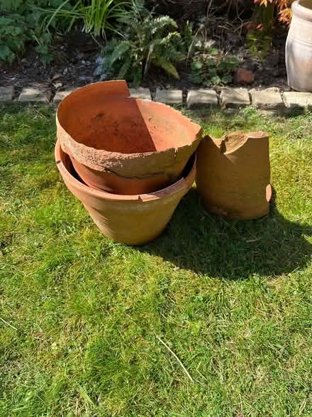 Photo of free Broken terracotta pots (Ox1 4ss) #1