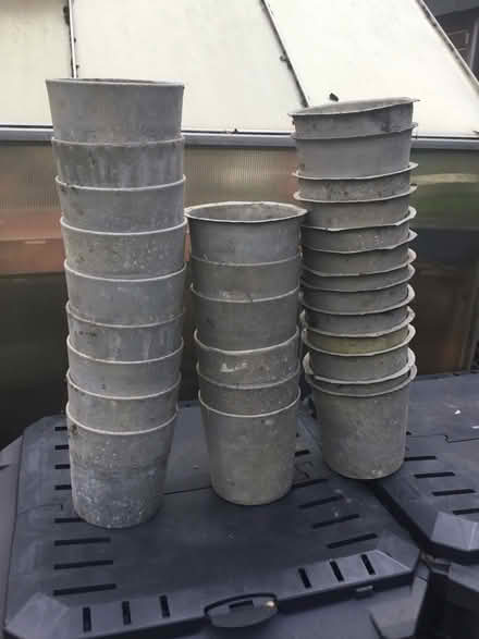 Photo of free Flower pots (BR40HX) #1
