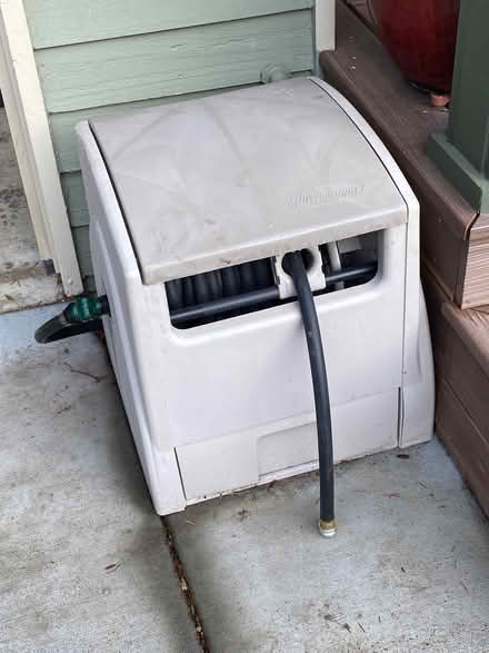 Photo of free Automatic rewind garden hose reel (North end of Sammamish) #1