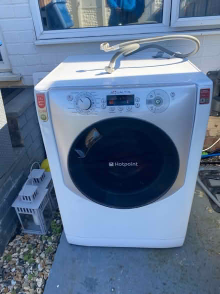 Photo of free 11kg washing machine: Hotpoint (SM6) #1