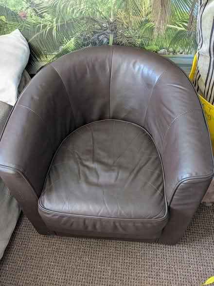 Photo of free Brown leather chair (Barry CF63) #2