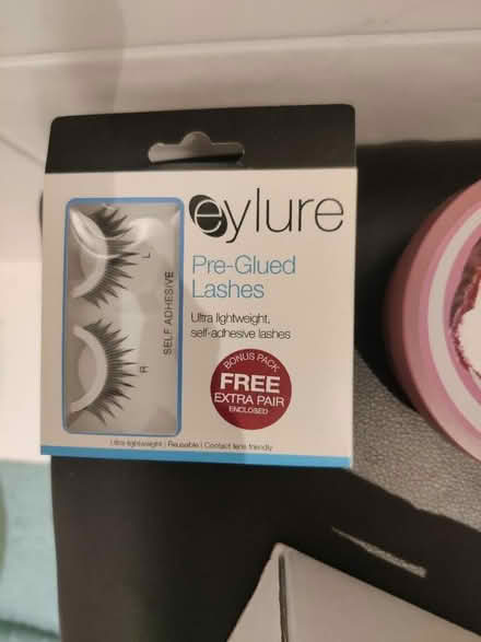 Photo of free Stick on eyelashes (Kennington OX14) #1