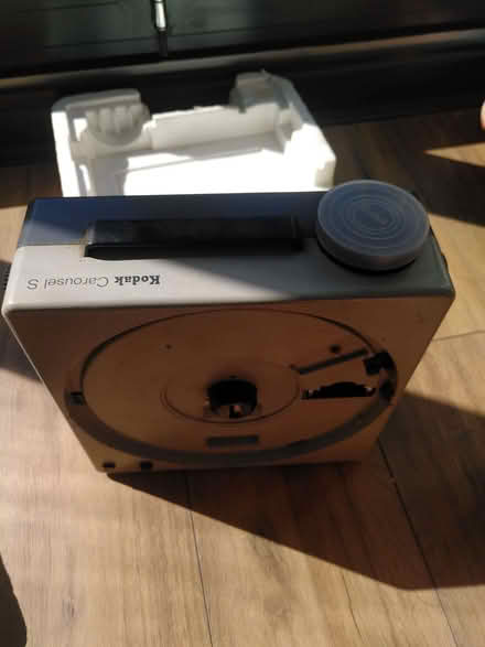 Photo of free Kodak slide projector (Oxford-Freegle CGA OX4) #3