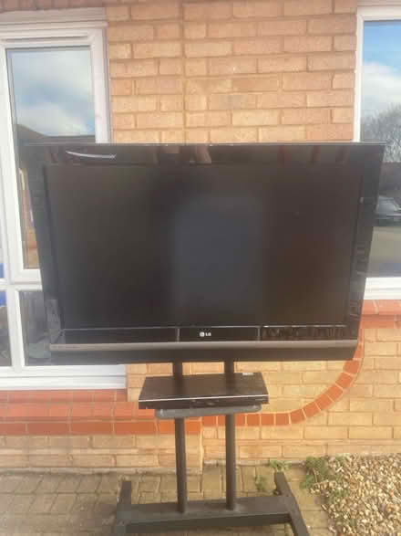 Photo of free LG tv and dvd player (Emerson valley mk4) #1