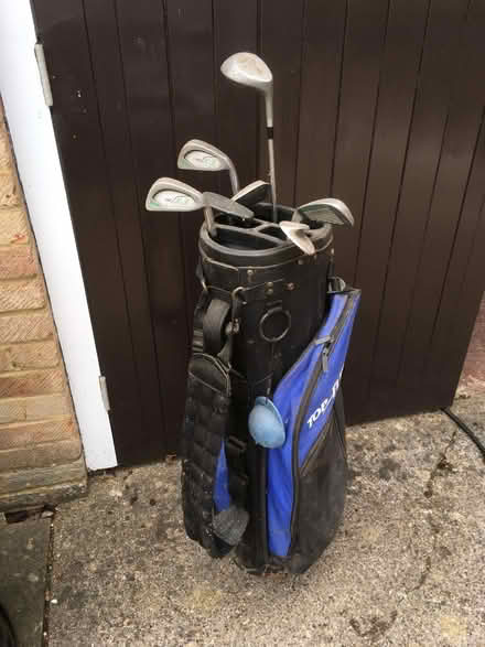 Photo of free Golf bag, clubs, balls and shoes (Purley on Thames RG8) #3