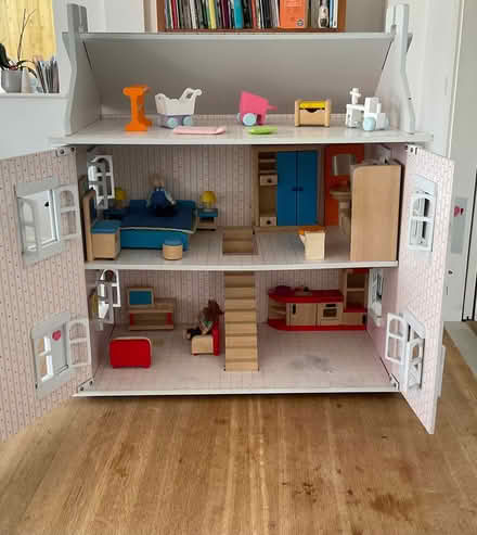 Photo of free Dolls House (Kennington OX1) #2