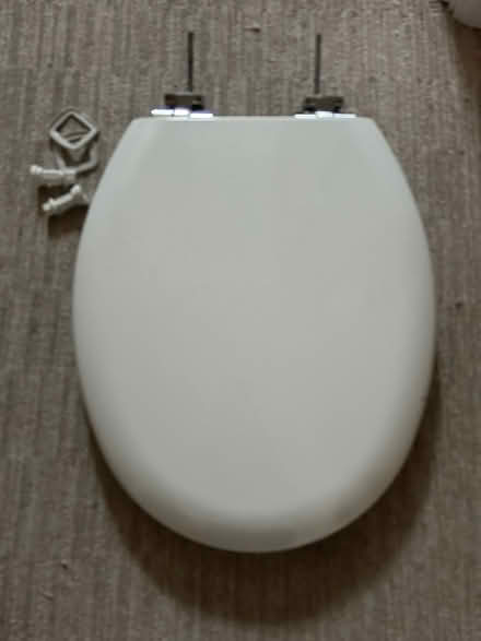 Photo of free Bemis toilet seat (Turton BL7) #1
