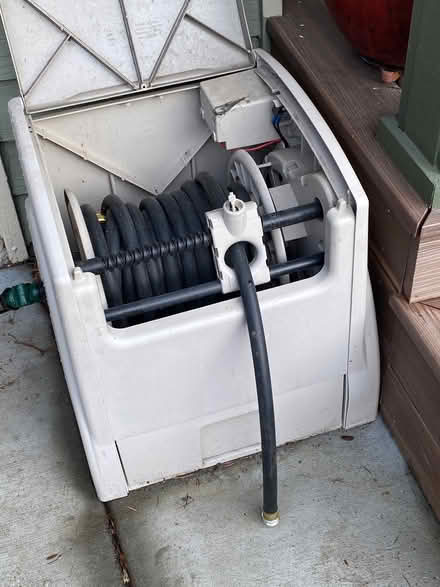 Photo of free Automatic rewind garden hose reel (North end of Sammamish) #2