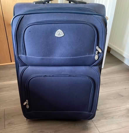 Photo of free Globetrotter Suitcase (AB12) #1