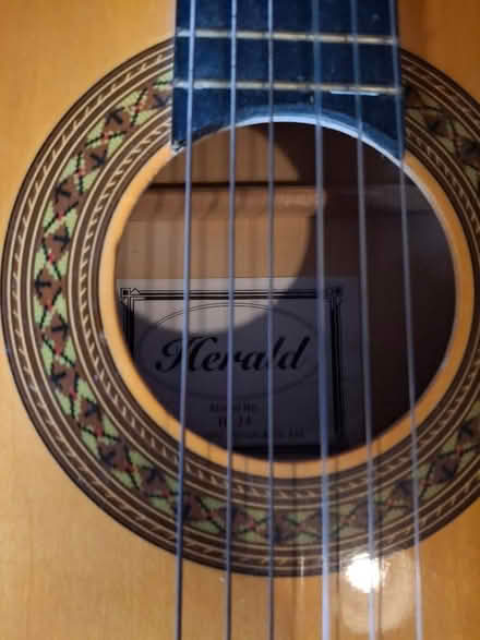 Photo of free Old guitar (Little Dawley TF4) #2