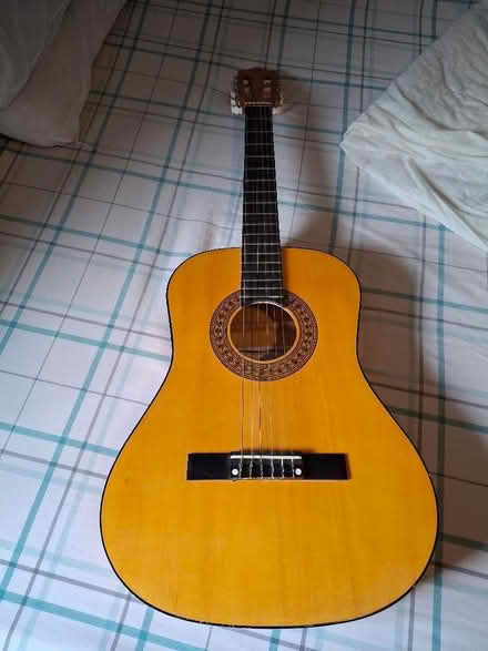 Photo of free Old guitar (Little Dawley TF4) #1