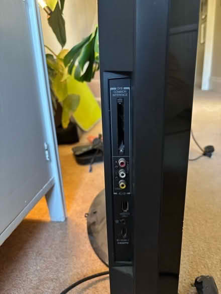 Photo of free Toshiba TV and remote control (Little Kingshill HP16) #2