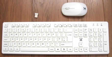 Photo of free wireless keyboard (not Bluetooth) (Addlestone KT15) #1