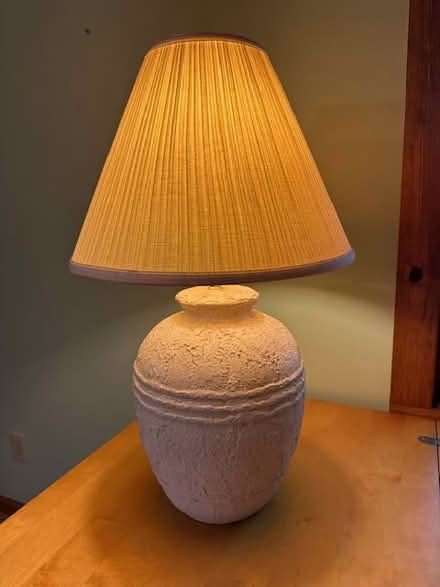 Photo of free table lamp (Lagrange) #1