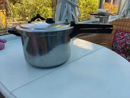 Photo of free Pressure cooker without valve. (Morley DE21) #1
