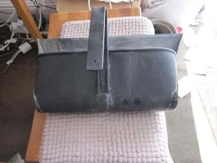 Photo of free Black metal dust pan for indoors or outdoors (Canonbury N1) #3