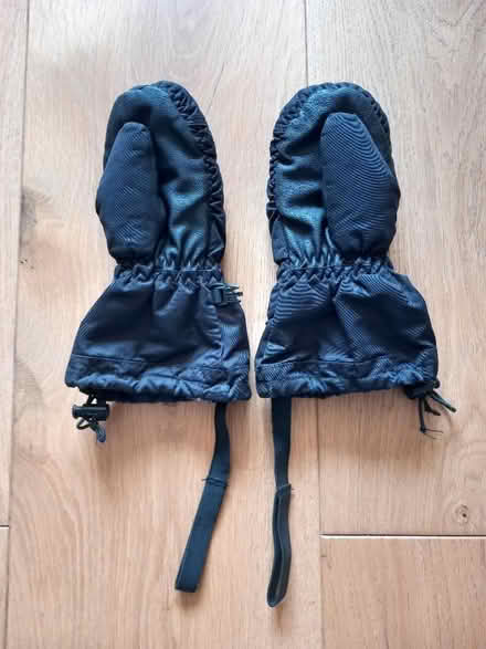 Photo of free Child's size ski mittens. (Odd Down) #2