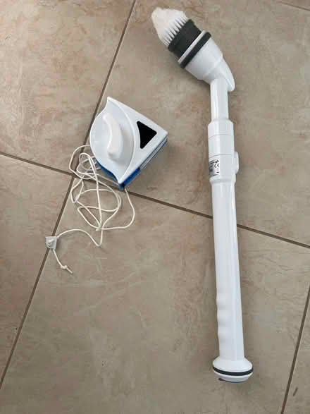 Photo of free Magnetic Window cleaner + scrubber (SW8) #1
