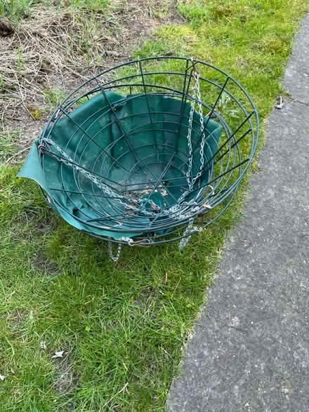 Photo of free Hanging baskets (Dunstable LU6) #1