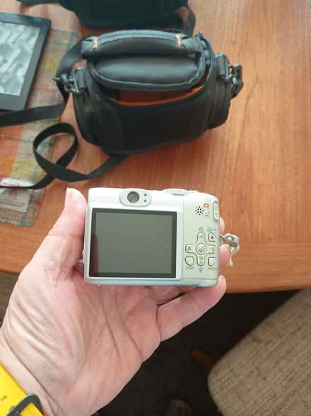 Photo of free Canon PowerShot A580 camera and bag (Totteridge HW HP13) #2