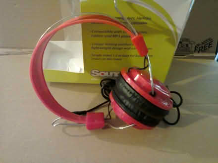 Photo of free SoundLAB wired headphones, unused. (Top Amersham HP6) #1