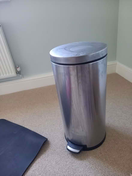 Photo of free simple human round pedal bin (Raynes Park SW20) #1